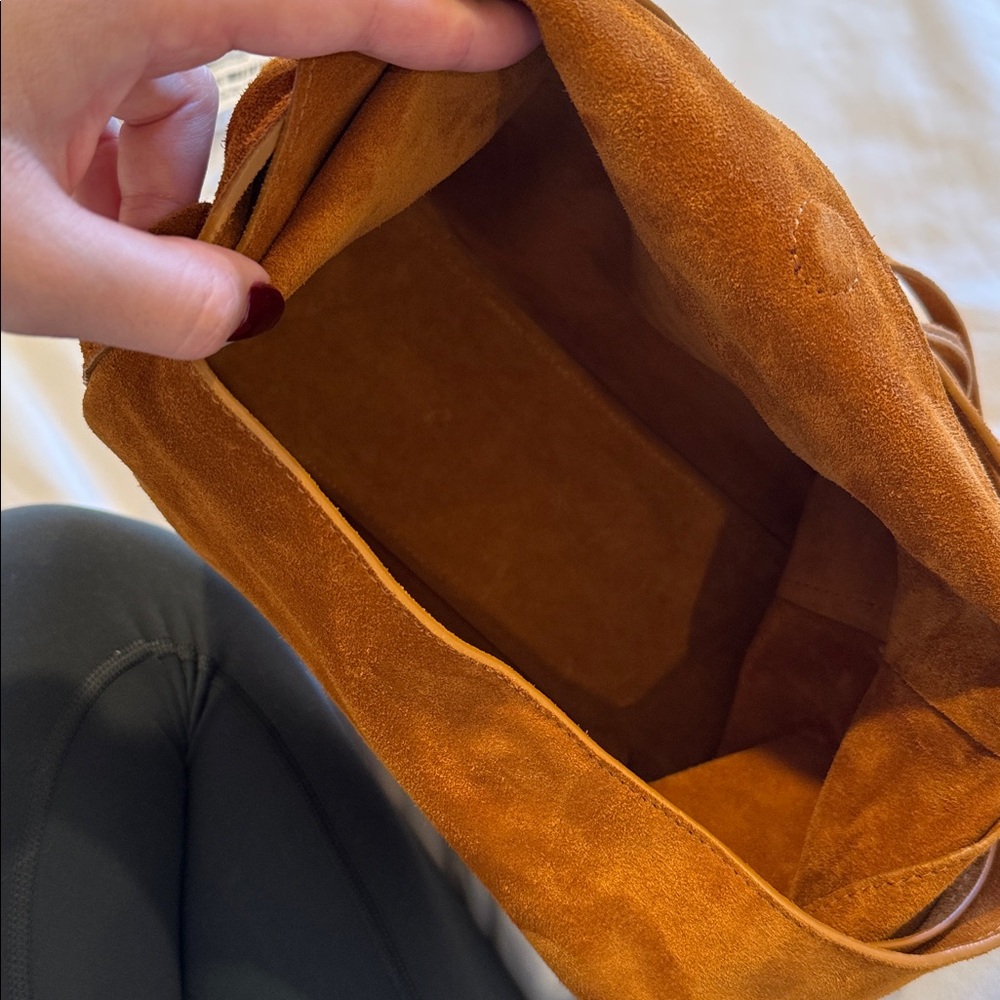 Reformation Small Vittoria Tote - Picture 8 of 11